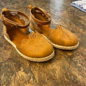 OshKosh B'gosh Tan Toddler/Little Kid Dress Shoes with Floral Design